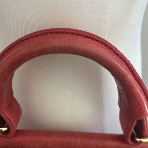 Roberto Cavalli Vibrant Red Shoulder Bag with Glossy Finish and Gold Hardware - Picture 8 of 9